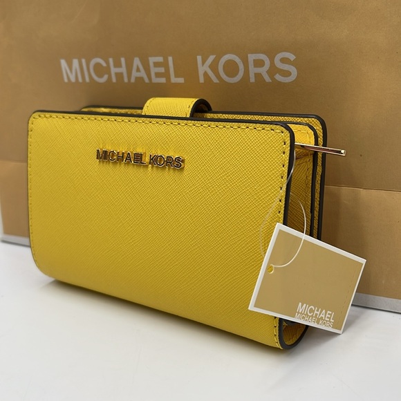 Michael Kors Medium Crossgrain Leather Wallet
COLOR GOLDEN YELLOW
NWT - Picture 2 of 16